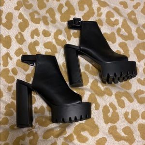 Black heel/boots